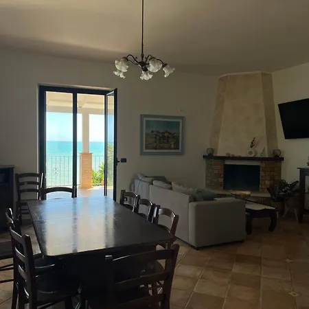 Lucia Sea View مارينا دي بالما